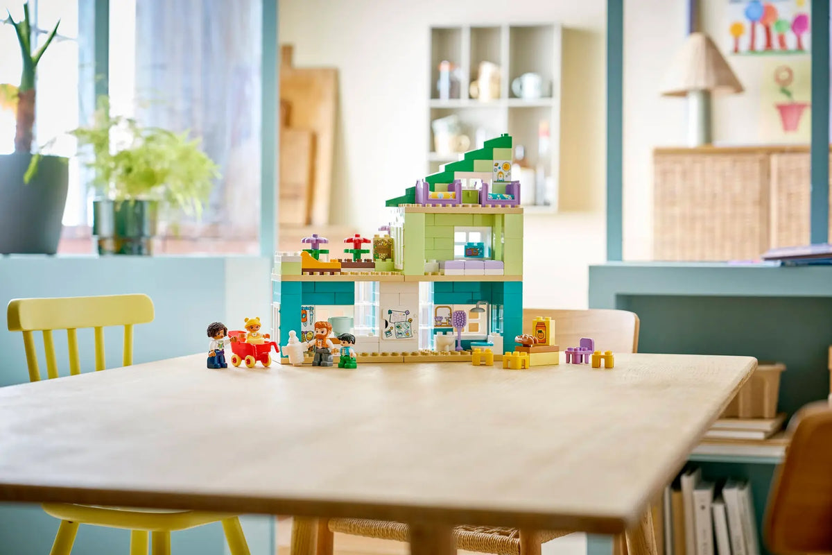 Lego Duplo Modern Family House With Figuure 3-in-1