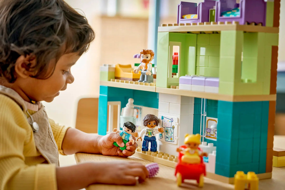 Lego Duplo Modern Family House With Figuure 3-in-1