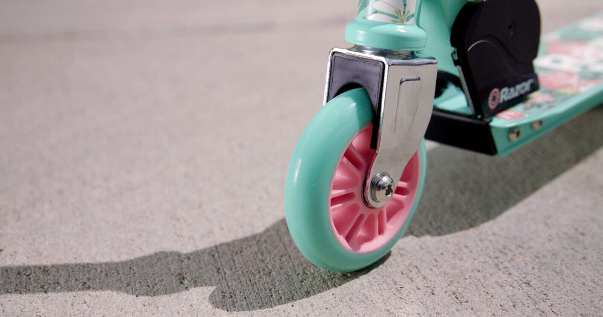 Razor Scooter Paradise Teal Ride-On