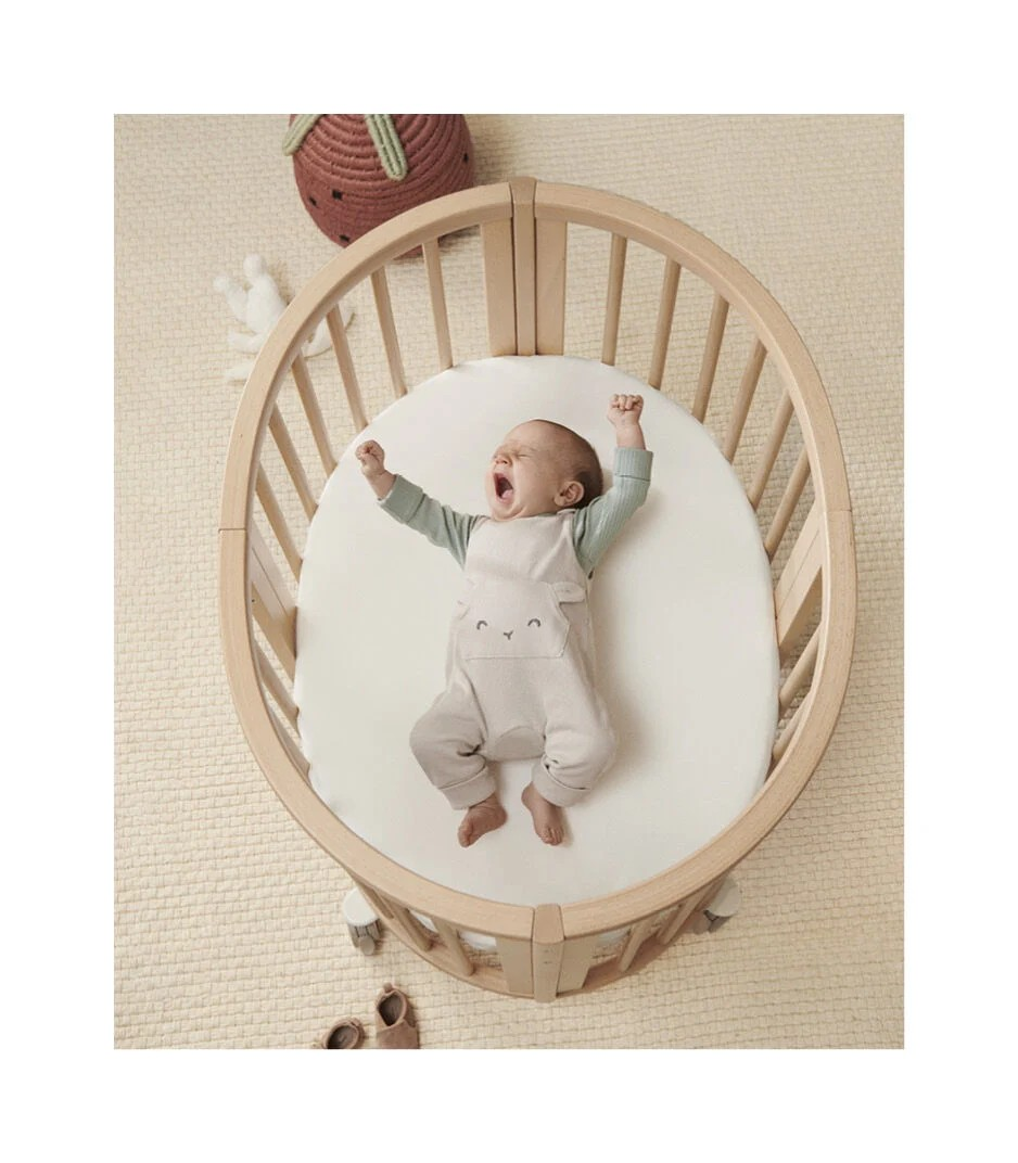 Stokke Sleepi Mini Natural with Mattress and White Fitted Sheet Bundle