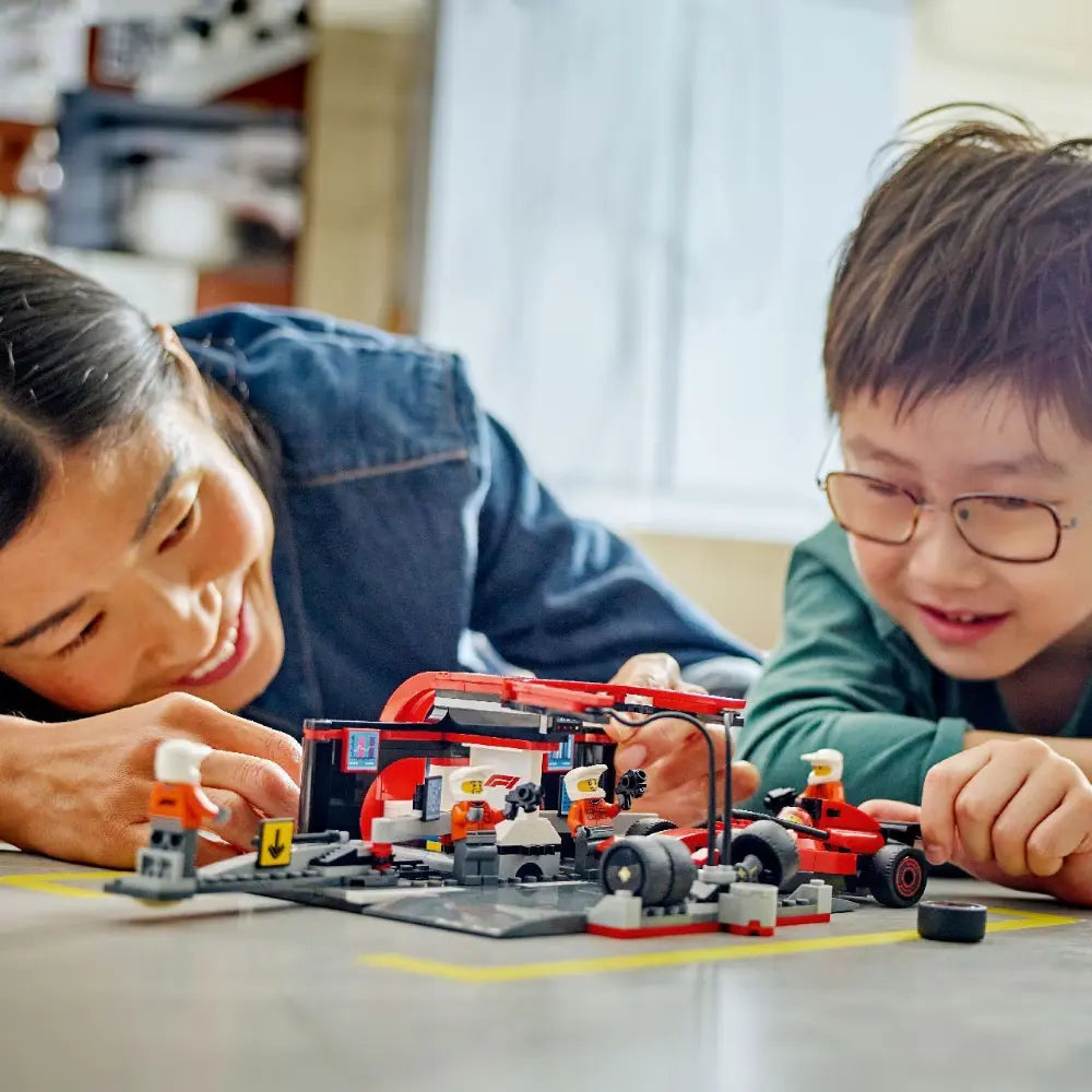 Lego F1 Pit Stop&Crew with Ferrari 60443