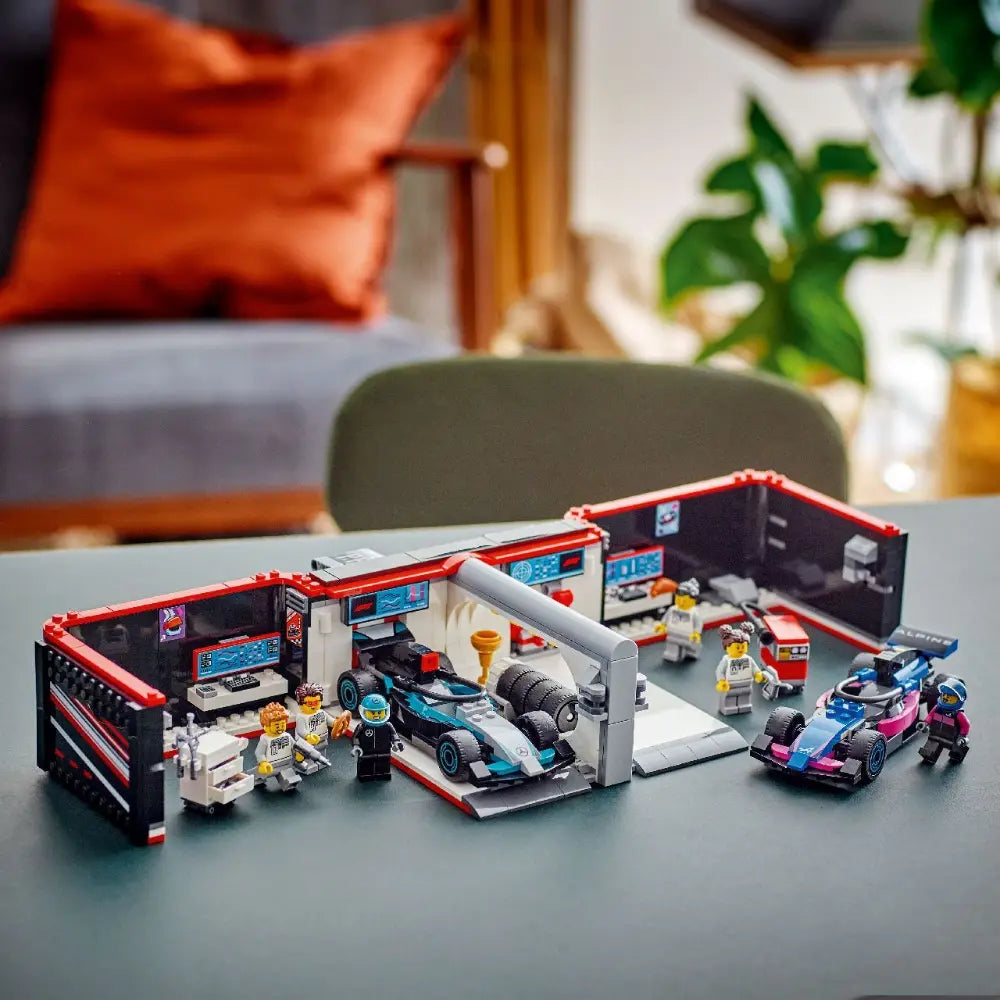 Lego F1 Garage & Mercedes AMG & Alpine Cars