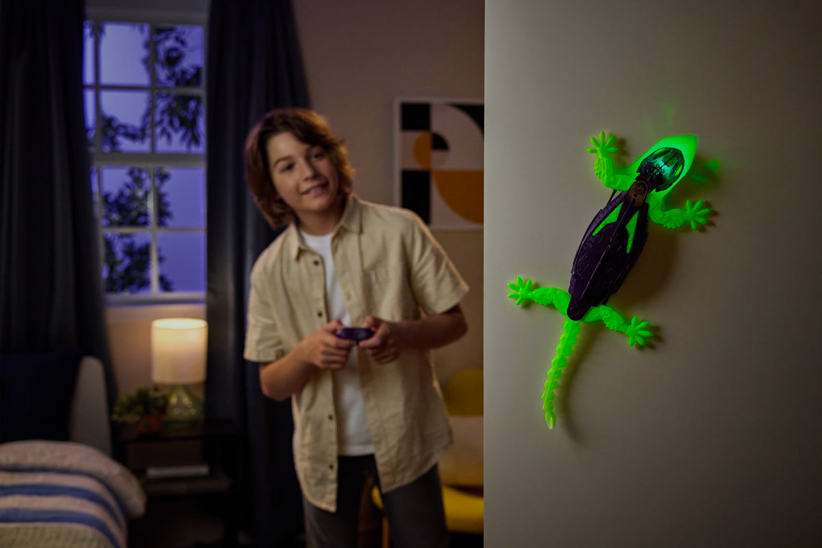 HEX BOTS Glow-in-the-Dark Wall Crawler Gecko Remote Control Climbing Lizard Toy for Kids