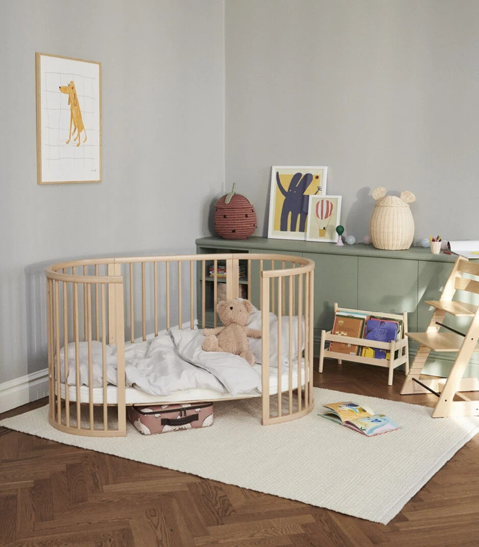 Stokke Sleepi Bed Natural with Mattress and White Fitted Sheet Bundle