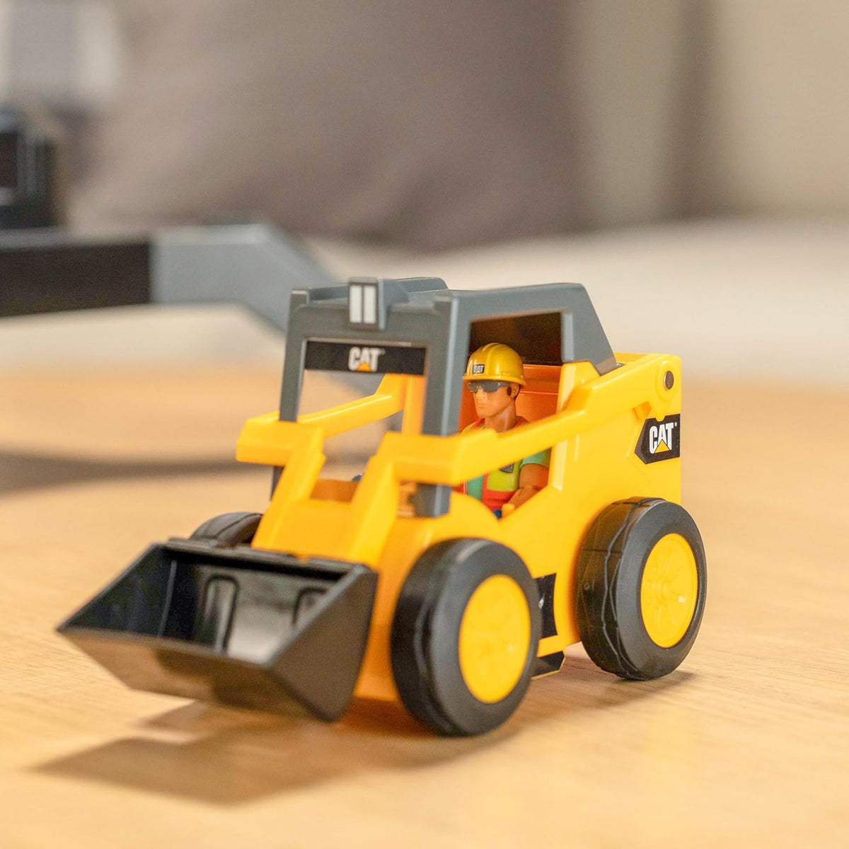 CAT Jumbo Power Crane Set Remote Controlled Construction Toy for Kids
