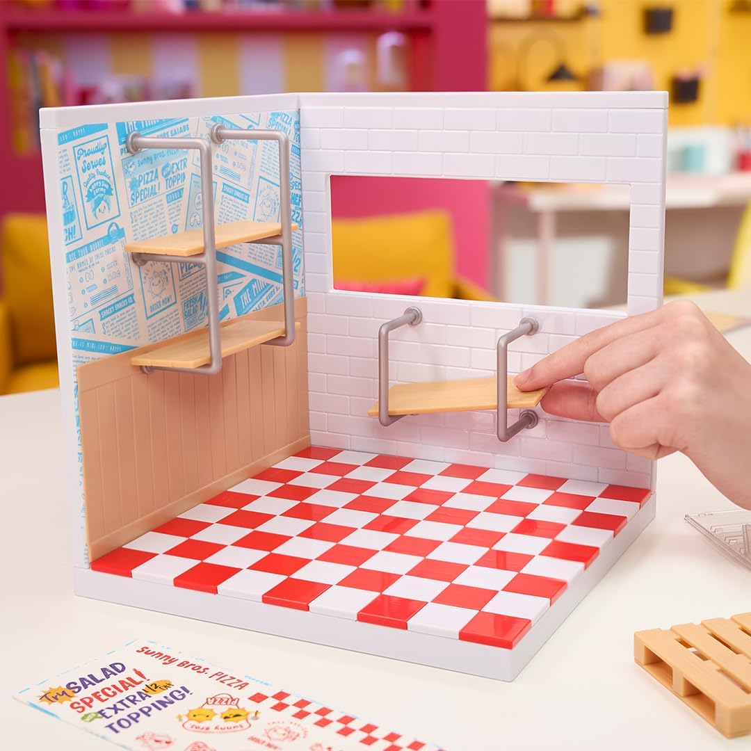 Miniverse Make It Mini Spaces Starter Pack Red Miniature Display and Customization Set